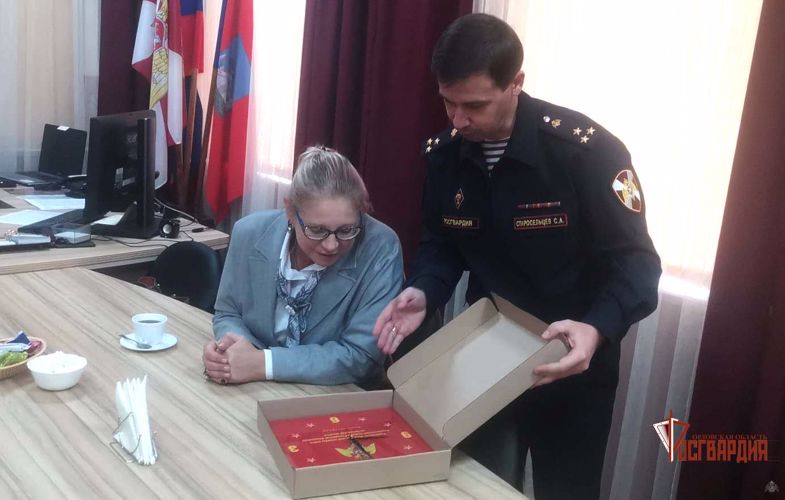 В Орле росгвардейцы встретились с внучкой поэта-песенника Алексея Фатьянова
