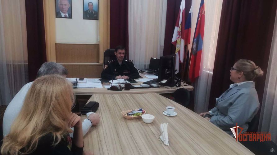 В Орле росгвардейцы встретились с внучкой поэта-песенника Алексея Фатьянова
