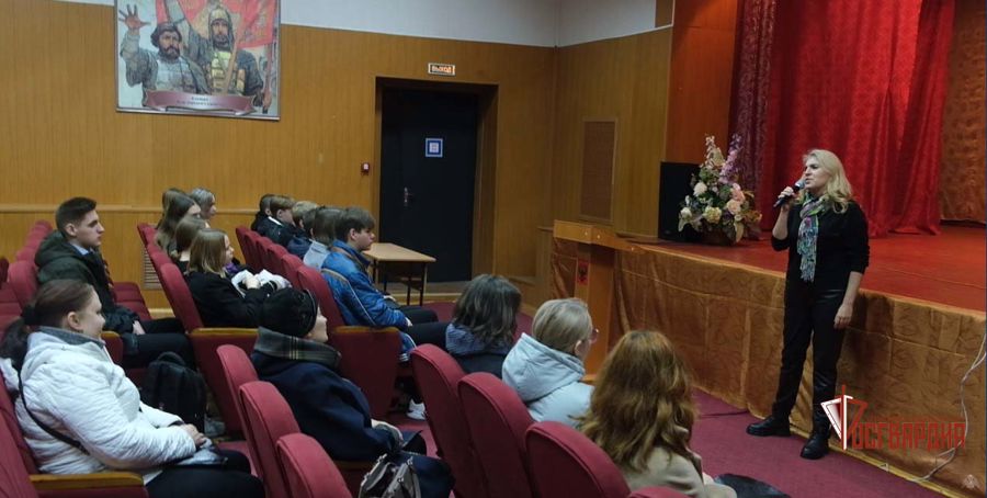 В Орле росгвардейцы встретились с внучкой поэта-песенника Алексея Фатьянова