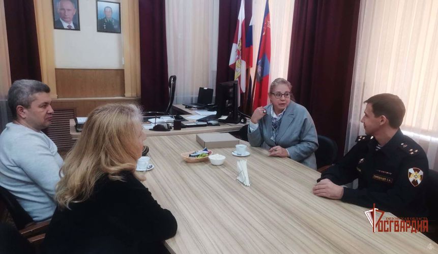 В Орле росгвардейцы встретились с внучкой поэта-песенника Алексея Фатьянова
