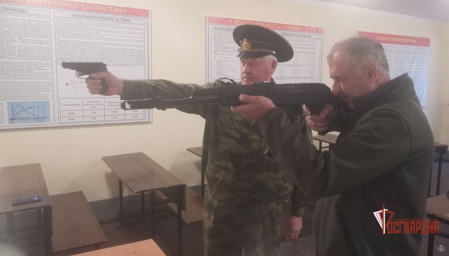 В Орле сотрудники Росгвардии устроили соревнования по стрельбе для ветеранов