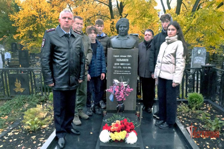 СОБР «Орел» отдал дань памяти кавалеру ордена Мужества Денису Мельникову