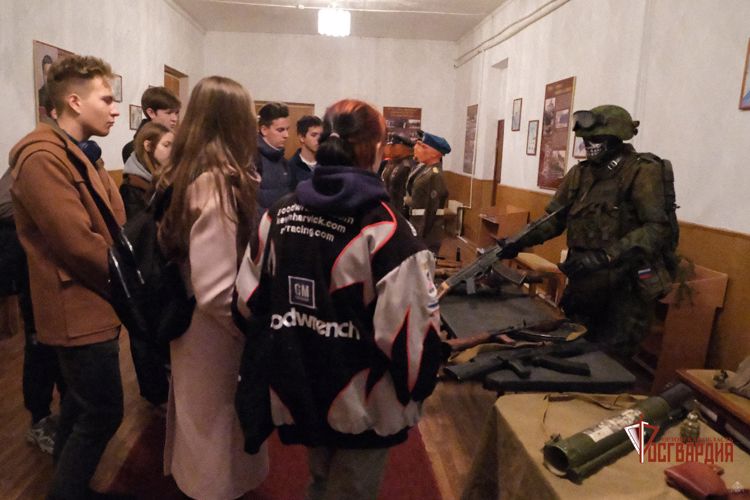 Воспитанники центра «Созвездие Орла» познакомились с историей Росгвардии
