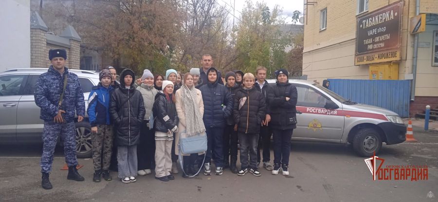 В Орле для школьников сотрудники вневедомственной охраны Росгвардии провели «День открытых дверей»