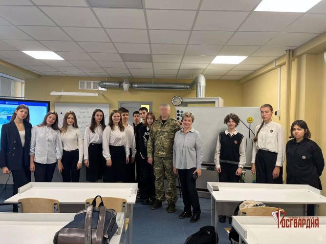 Сотрудники ОМОН «Крепость» провели урок Мужества для орловских школьников