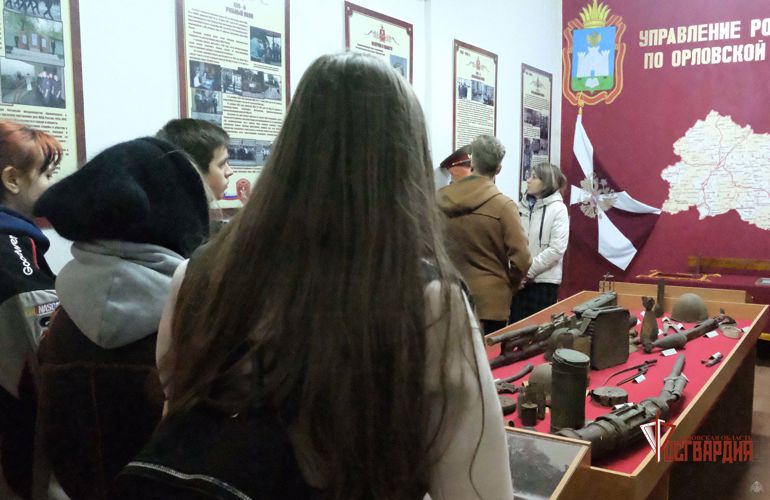 Школьники из подшефной Росгвардии школы посетили ведомственный музей