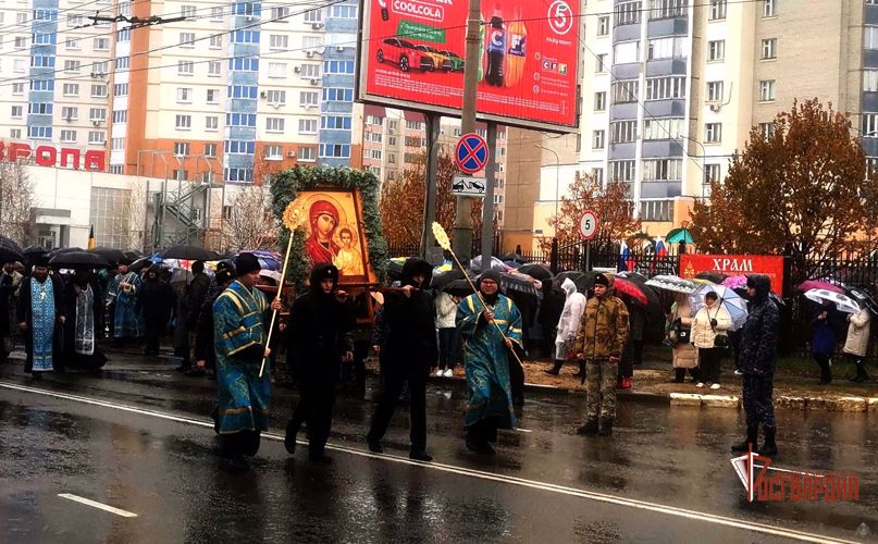 В Орле Росгвардейцы приняли участие в крестном ходе
