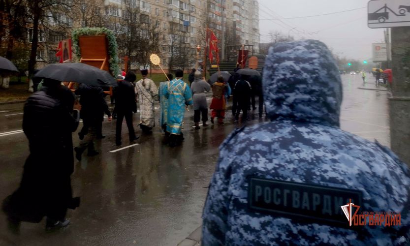 В Орле Росгвардейцы приняли участие в крестном ходе