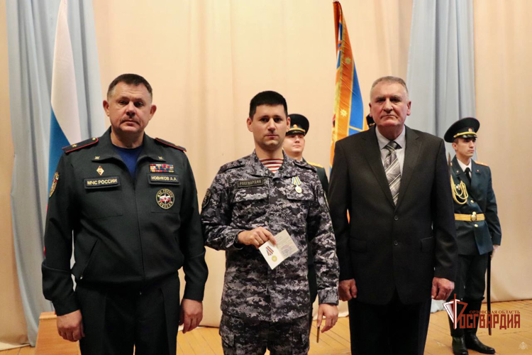 Орловского росгвардейца наградили медалью «За спасение погибающих на водах»