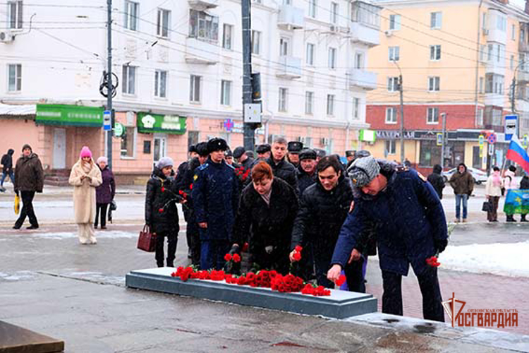 В Орле росгвардейцы почтили память Неизвестного солдата