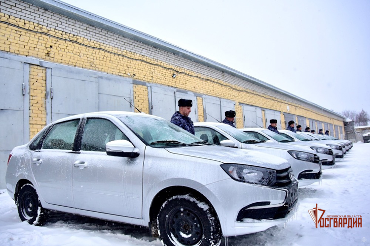 Орловские росгвардейцы получили десять служебных автомобилей