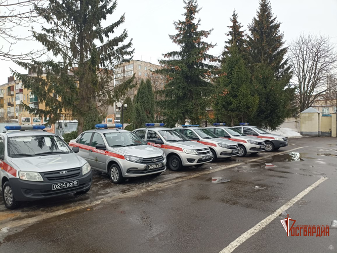 Орловские журналисты осмотрели автопарк росгвардейцев