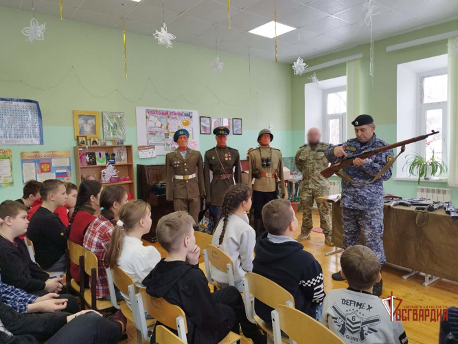 Орловские росгвардейцы поздравили воспитанников подшефной гимназии с Новым годом и Рождеством
