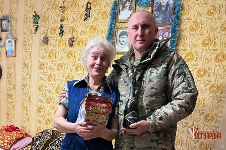 «Дед Мороз специального назначения» поздравил подшефные семьи орловских росгвардейцев с Новым годом и Рождеством