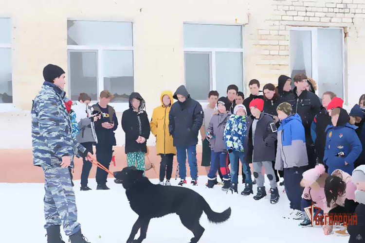 Воспитанники Некрасовской школы-интерната поздравили росгвардейцев с Днем защитника Отечества