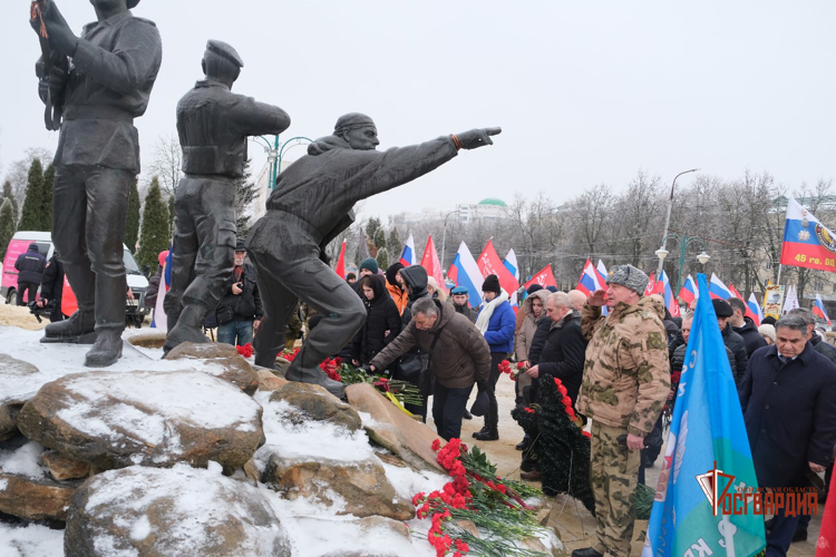 В Орле сотрудники и военнослужащие Росгвардии отдали долг памяти воинам-интернационалистам
