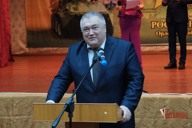 В Орле росгвардейцев поздравили с 55-летием подразделений лицензионно-разрешительной работы и государственного контроля