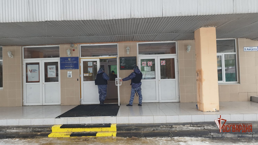 В Орле росгвардейцы проводят учебные тренировки на избирательных участках