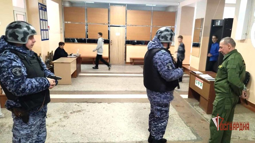 В Орле росгвардейцы проводят учебные тренировки на избирательных участках