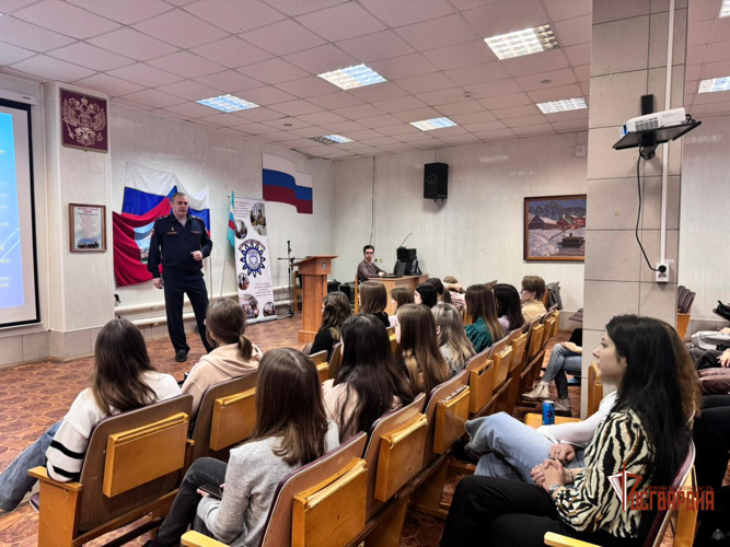 В Орле офицер Росгвардии предупредил студентов о последствиях содействия терроризму