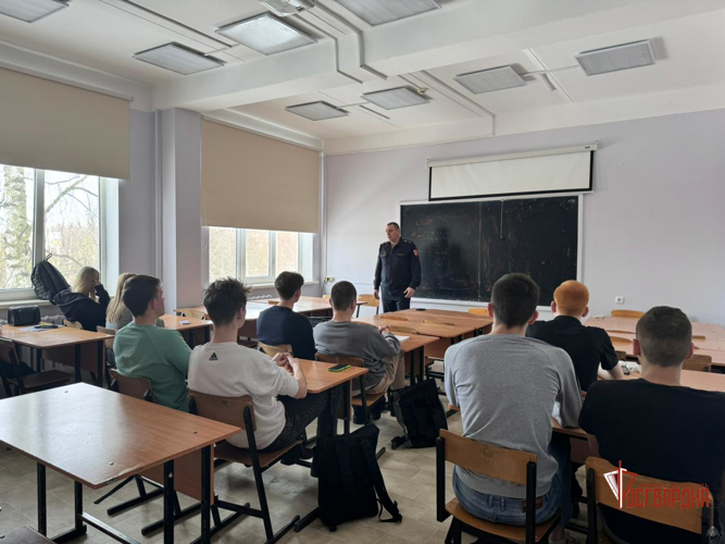 В Орле офицер Росгвардии предупредил студентов о последствиях содействия терроризму