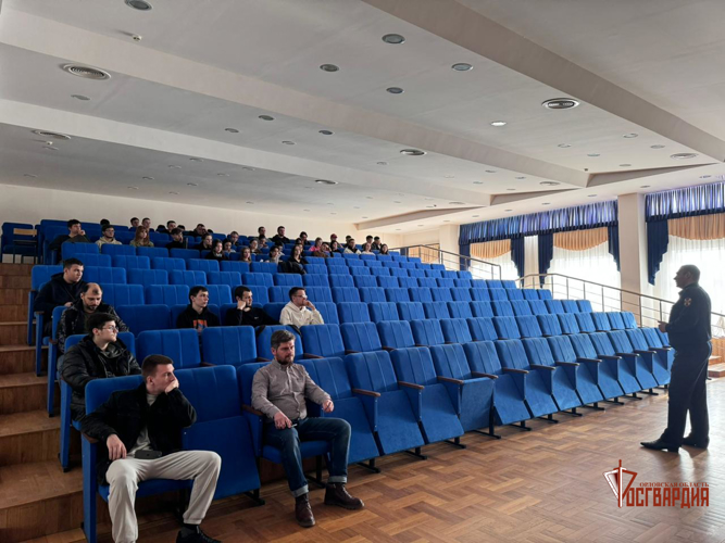 В Орле офицер Росгвардии предупредил студентов о последствиях содействия терроризму