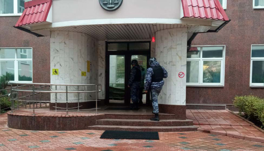 В Орле росгвардейцы проверяют тревожные кнопки на охраняемых объектах