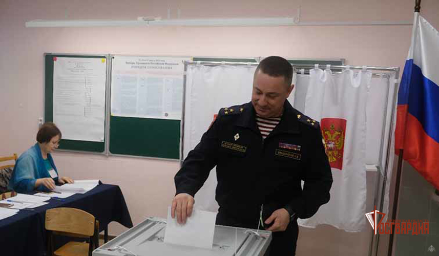 В Орле росгвардейцы выбирают Президента России