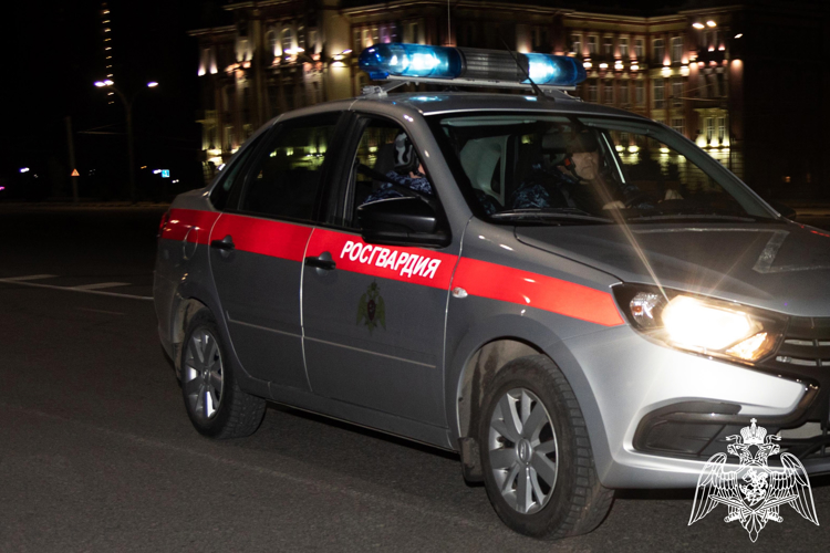 В Орле росгвардейцы задержали буйного посетителя на АЗС