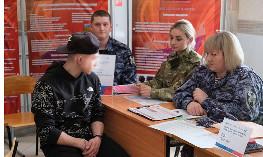На ярмарке вакансий орловцы узнали о службе в Росгвардии