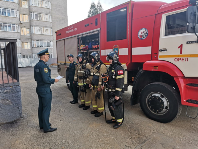 Орловские росгвардейцы отработали навыки пожаротушения