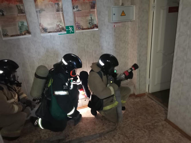 Орловские росгвардейцы отработали навыки пожаротушения