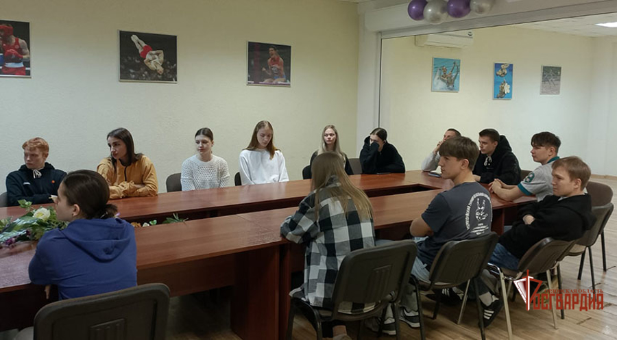 Орловский росгвардеец побеседовал со студентами о правилах безопасности в сети Интернет и реальной жизни