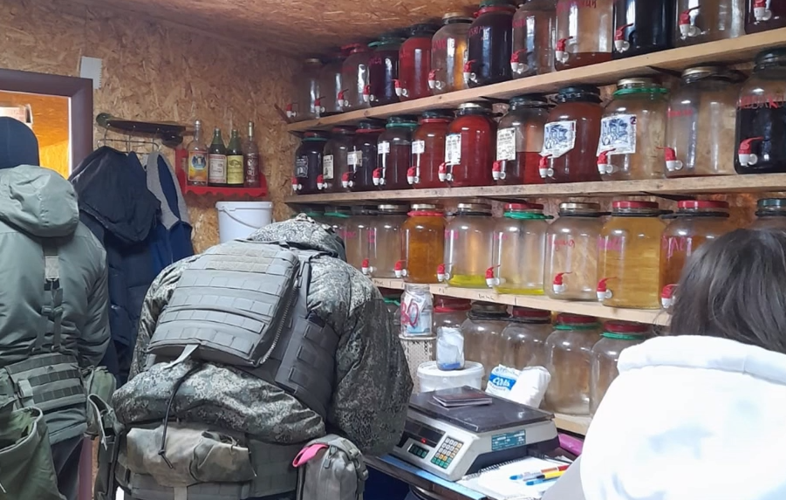 Сотрудники СОБР «Орел» приняли участие в пресечении производства поддельной алкогольной продукции