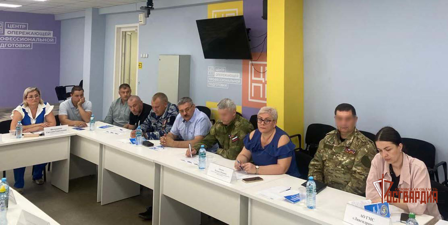 В Орле сотрудники Росгвардии обсудили вопросы адаптации ветеранов СВО   