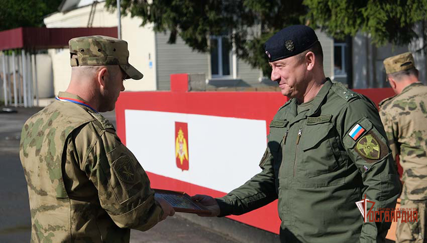 В Орле наградили самых метких стрелков Росгвардии
