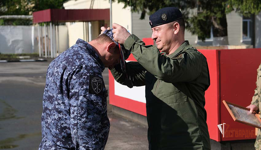 В Орле наградили самых метких стрелков Росгвардии