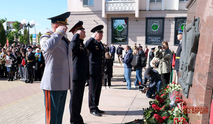 В Орле росгвардейцы почтили память воинов-освободителей