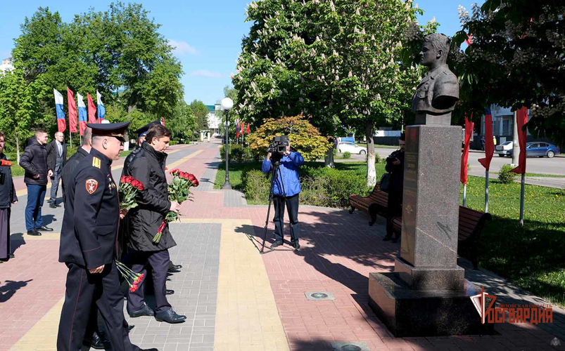 В Орле росгвардейцы почтили память воинов-освободителей