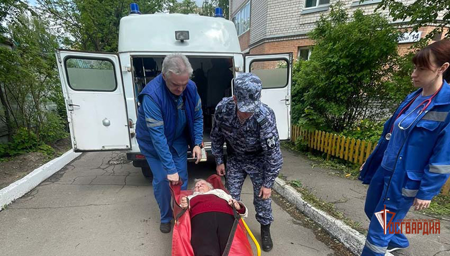 Сотрудники вневедомственной охраны Росгвардии оказали помощь пожилой орловчанке