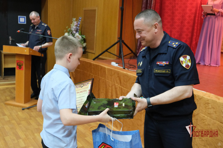 В Орле поздравили сотрудников и ветеранов ОМОН «Крепость»