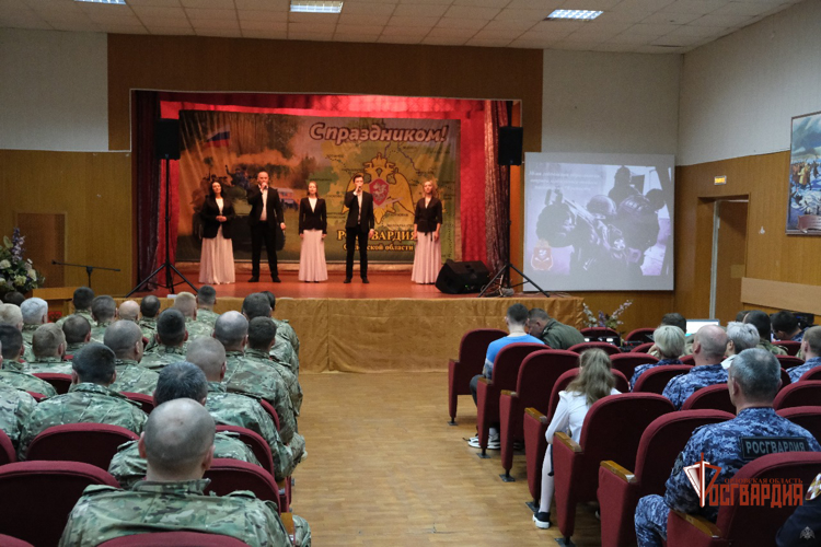 В Орле поздравили сотрудников и ветеранов ОМОН «Крепость»