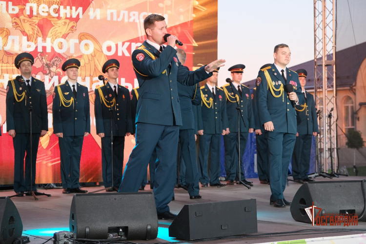 Ансамбль песни и пляски Центрального округа Росгвардии выступил перед православными орловцами   