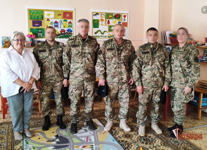 В Орле росгвардейцы навестили воспитанников подшефного дома ребенка