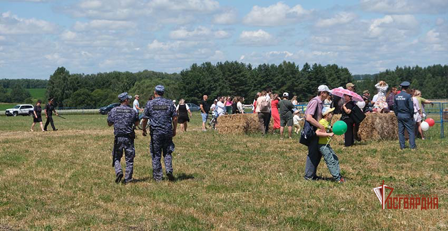 В Орле росгвардейцы приняли участие в охране общественного порядка в период проведения «Дня русского поля»