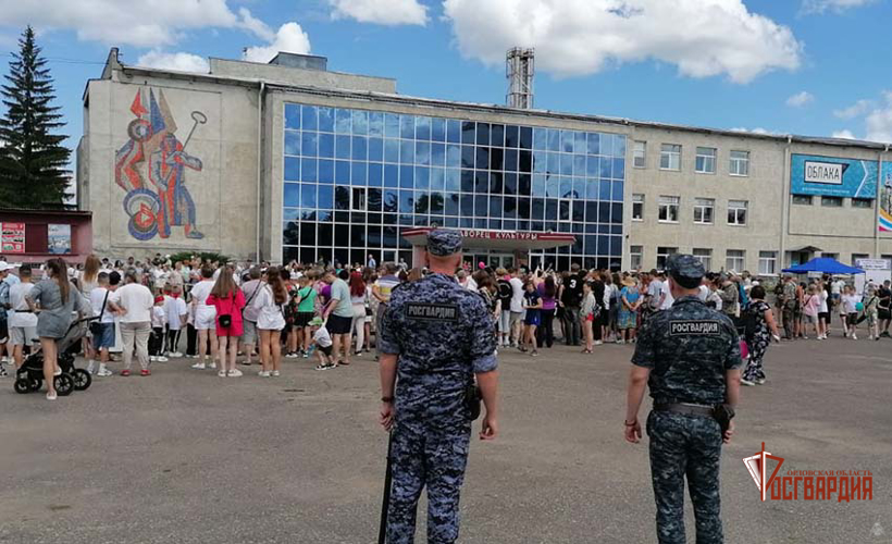 Росгвардейцы обеспечили безопасность Дня города во Мценске