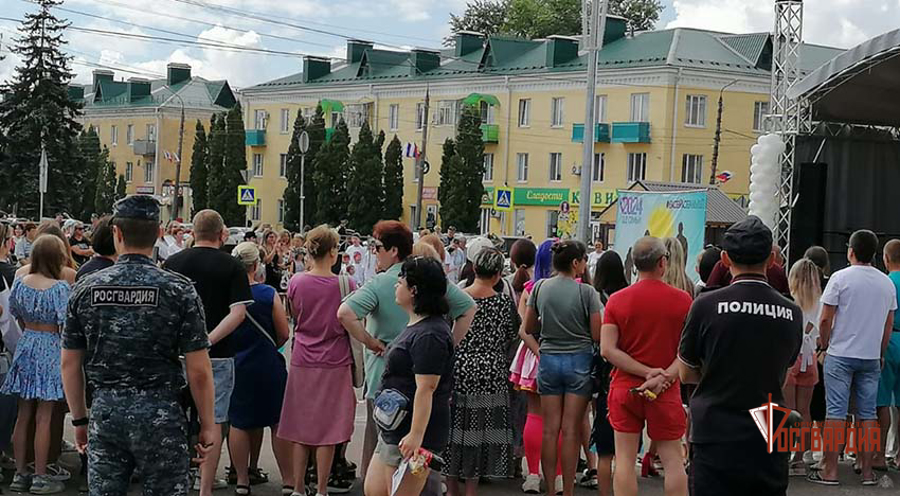 Росгвардейцы обеспечили безопасность Дня города во Мценске