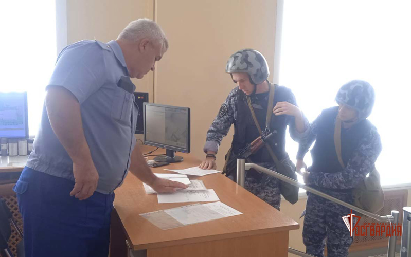 В Орле росгвардейцы уточняют антитеррористическую защищенность охраняемых объектов
