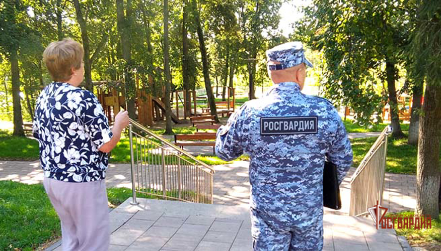 Росгвардейцы проверяют места массового пребывания людей