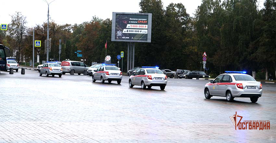 Сотрудникам Росгвардии вручили ключи от новых служебных автомобилей в Орле